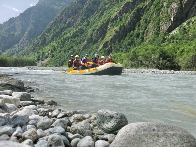 Rafting in the French Alps. Image c/o PlanetSKI
